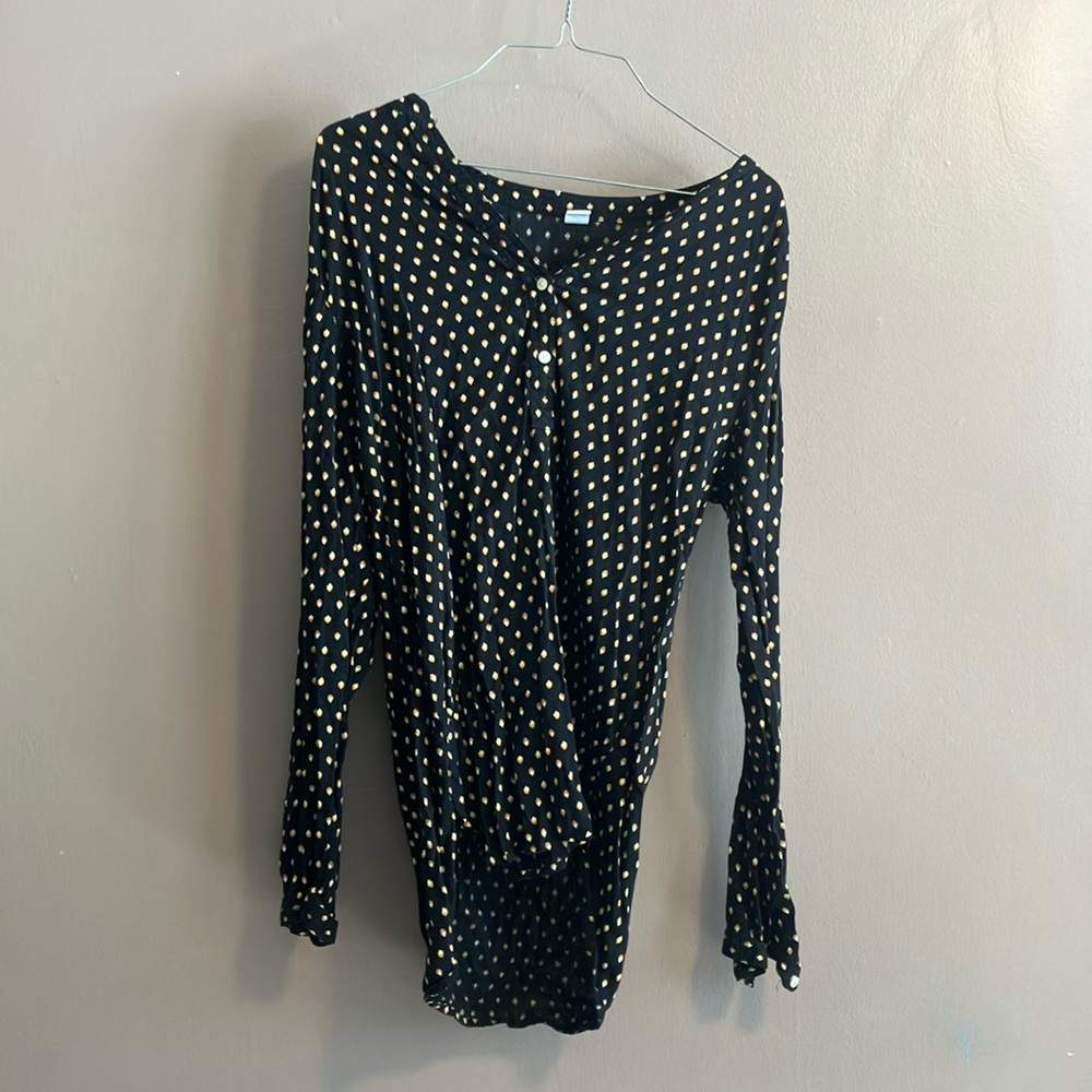 Old Navy Black Top with Gold Accents